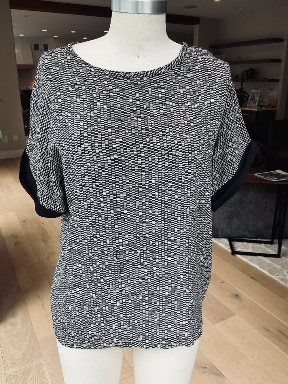 Vince 100% silk Short Sleeved Blouse - size S